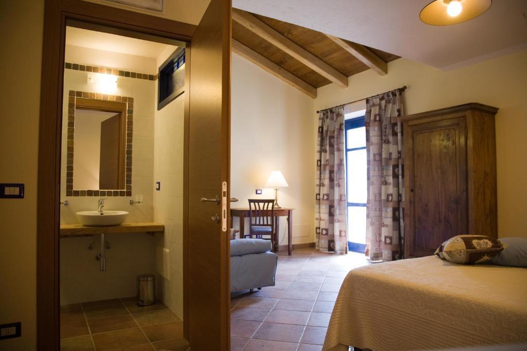 Agriturismo Bio-Ecologico Sant'Isidoro Roccaforte Mondovì Δωμάτιο φωτογραφία