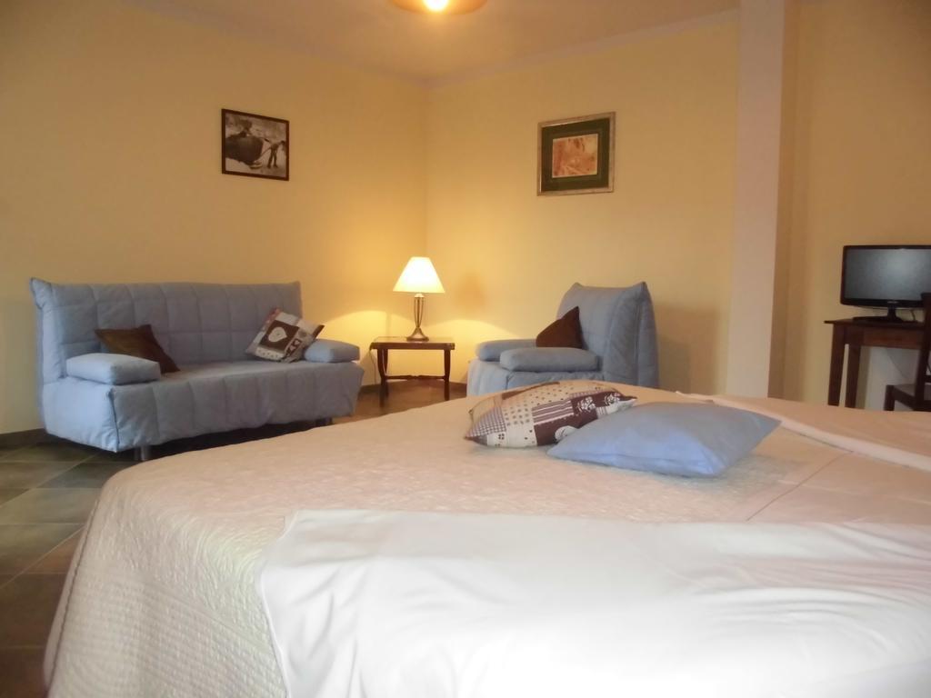 Agriturismo Bio-Ecologico Sant'Isidoro Roccaforte Mondovì Δωμάτιο φωτογραφία