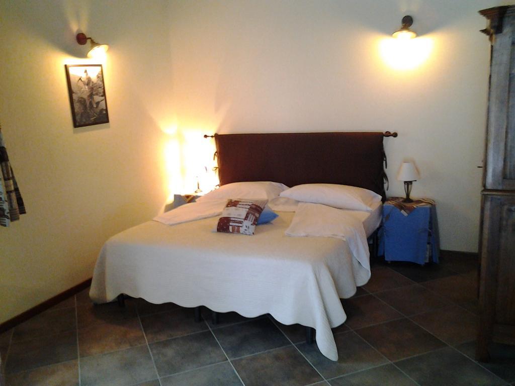 Agriturismo Bio-Ecologico Sant'Isidoro Roccaforte Mondovì Δωμάτιο φωτογραφία